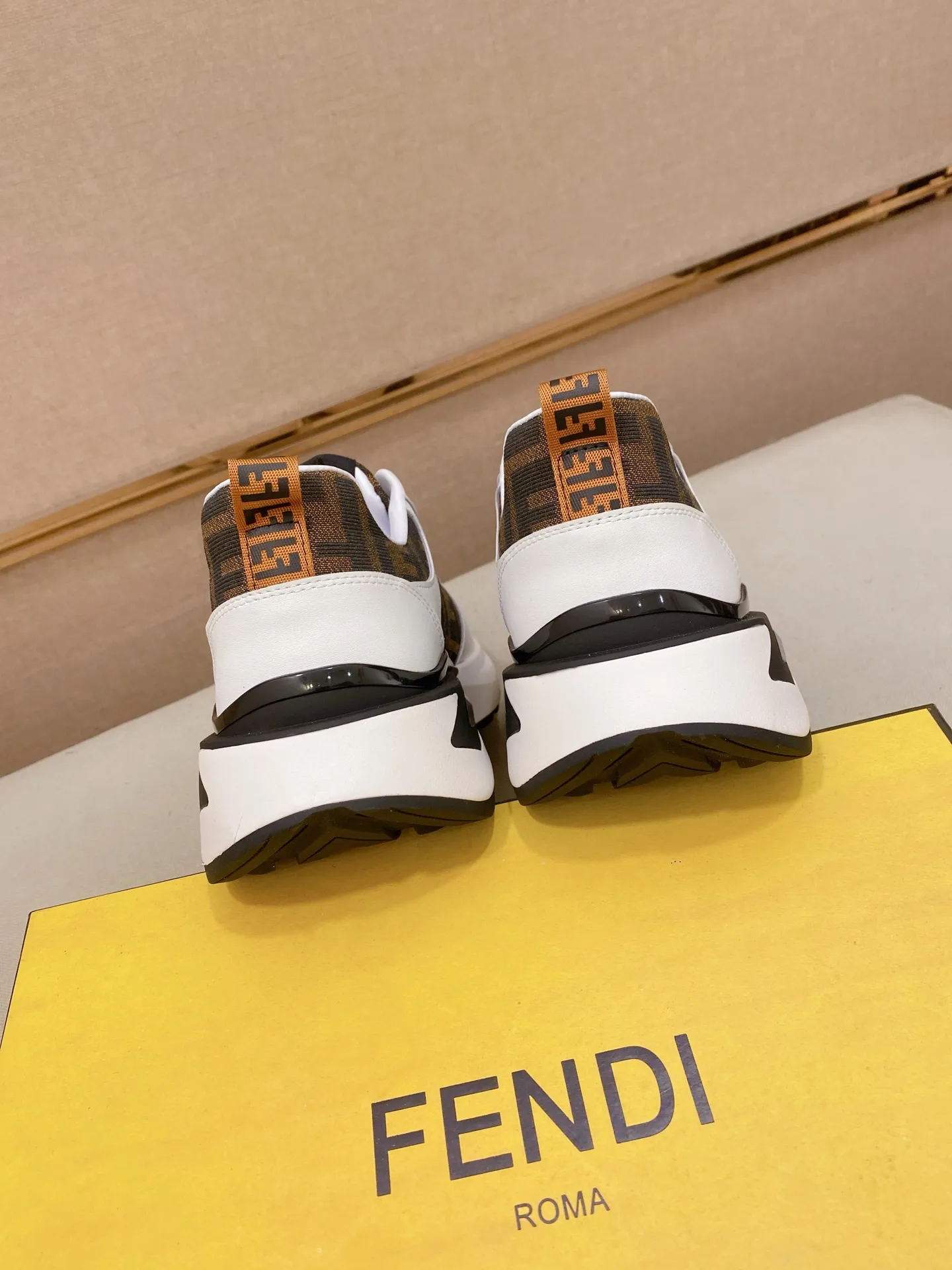 Men's shoes 💰 442💰 (FENDI) New style 👊🏻 upper 🇮🇹 imported cowhide fabric 🇩🇪 lining imported sheepskin lining. The original outsole is molded to reflect the identity of every man, and the upper foot is stable and elegant🚶🏻🚶🏻High-end customized original version📯No matter the wind or rain, the shoe last remains unchanged and can withstand the verification of time🔍️,🔵 Size: 38-44